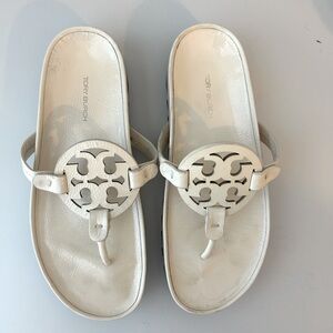 Tory Burch White Sandals Elegant Thong Style